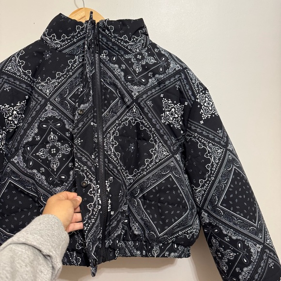 Elodie Crop Puffer Jacket Paisley Print Size XL - Picture 3 of 7
